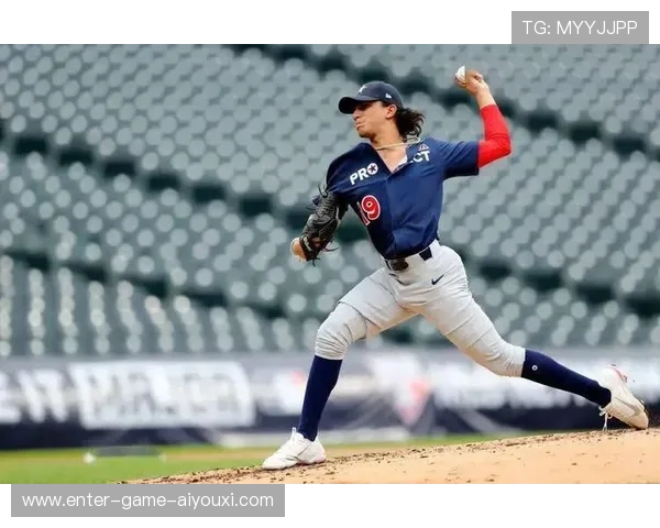 中场新秀训练赛中表现突出，被冠以“未来之星”称号