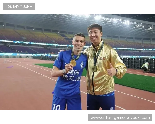 斯坦丘正式回归大连英博，首次参加全队战术合练