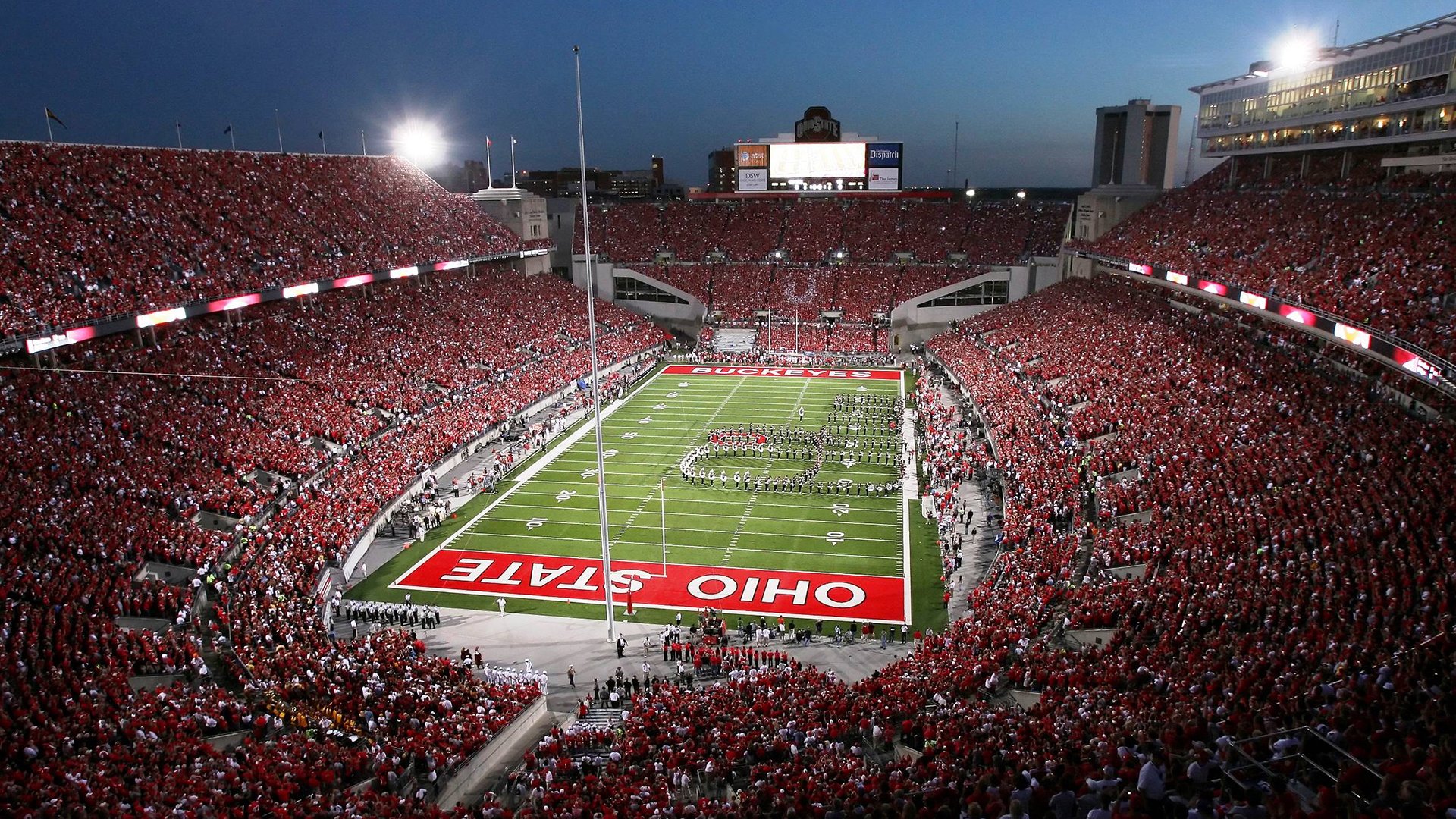 “英超争夺战失误频发，榜首格局摇摆不定”，“英超”